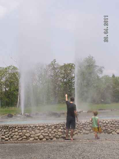 Stefan sagt: Ich les dann mal bei Google nach, wie das funktioniert - aber ich tu mal fürs Foto so, als wüßt ich was......