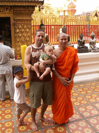 ....und einer davon wollte sich gerne mit Len fotografieren lassen. Die anderen zwei sind Dekoration.