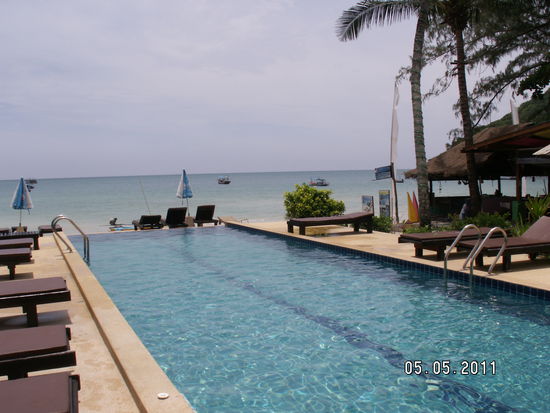 Pool mit Meerblick - einfach wunderschön