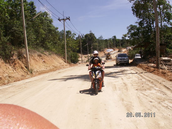 Mo mit Tom auf dem Weg zum Quadfahren