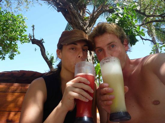 ah üsne Auge a chönnt me meine do sigi alkohol dinne, si aber reini, herrlichi fruchtsäft