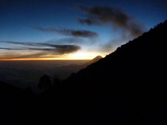 Aufstieg zum Krater (3700m.ü.M.) für den Sonnenaufgang. Absolut einmalige Stimmung!