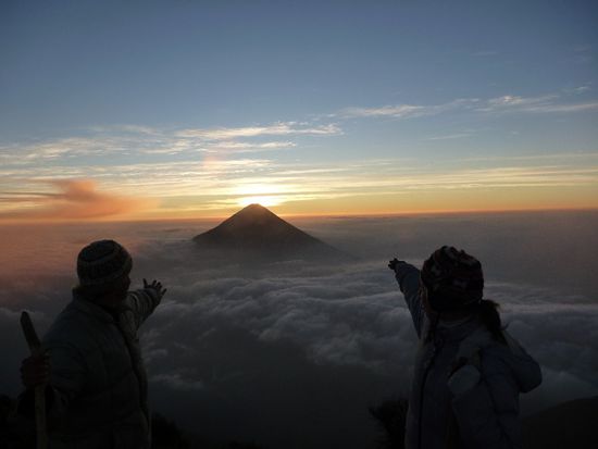 Der harte Aufstieg hat sich definitiv gelohnt. Aussicht auf den Vulkan Agua.