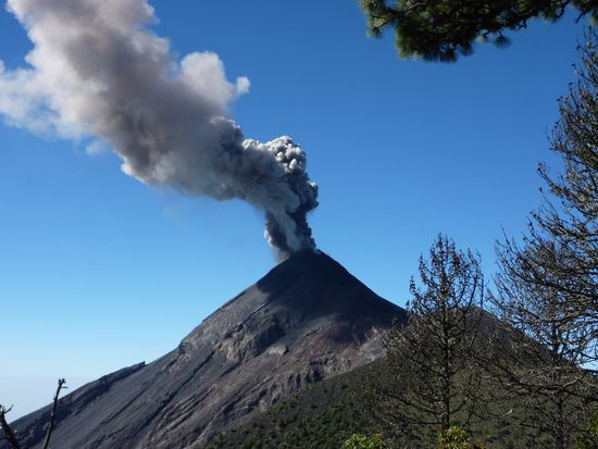 Tut der Fuego eruptieren, tust du besser nicht am Kraterrand spazieren...