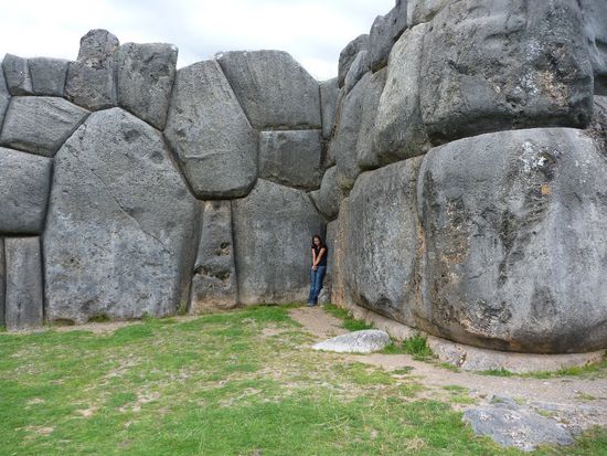 Ziemlich kraeftige Bauarbeiter diese Incas