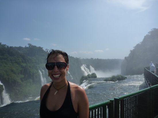 Auch bei diesem Aussichtspunkt wird man geduscht Ziemlich willkommen bei 35 Grad.