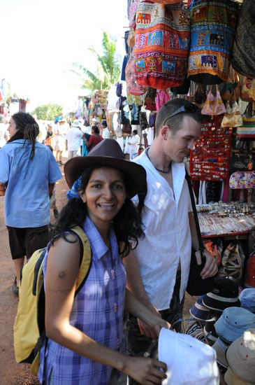 Shopping...
Claudette und Mark