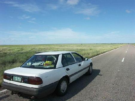 Nach ca. 1000km muesse mir uesem Charre aube es Paeuseli goenne. Leider hets doert wit und breit keni Boeim gha.