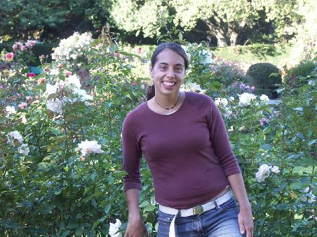 hi hi hi Lorena im Rosengarten. Isch doch eifach suess!