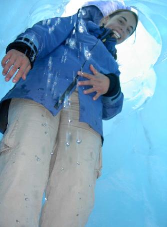 In einer kleinen Hoehle vom Franz Josef Gletscher (haben eine 6 stuendige Gletscherwanderung gebucht)