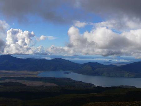 Aussicht vom Tongariro Crossing (bekannter 1-Tagesmarsch durch den Tongariro Nationalpark/21km)
