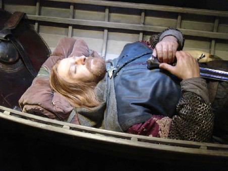 Dr Boromir het dr Loeffu wuerklich abgaeh und het nach Wachs gschtunke!