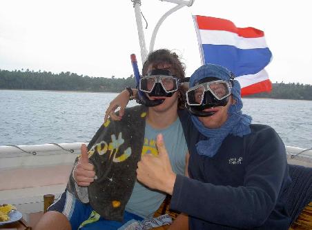 Haben einen Schnorcheltrip gebucht und sind einen Tag mit einem Boot um verschiedene Inseln gekurvt. Wegen schlechtem Wetter konnten wir jedoch nur einmal mit den Fischen schwimmen, so haben wir halt an Deck ein bisschen geschnorchelt