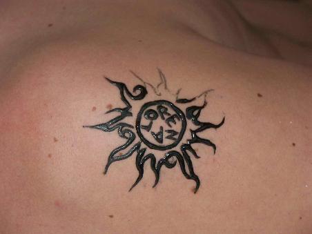 Henna-Tatoo auf meinem rechten Oberarm (ist hier noch nicht ganz fertig)