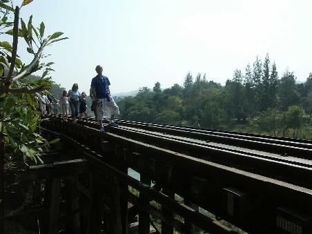 Zu Fuss unterwegs auf dem Death Railway