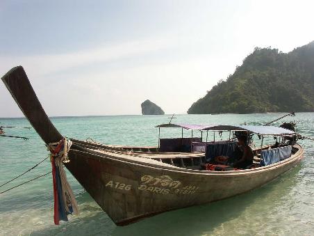 Chicken Island in der Naehe von Ao Nang (um Vordergrund unser "Speed-boat")