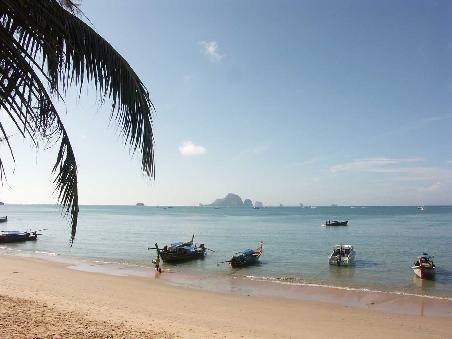 Ao Nang und im Hintergrund Chicken Island