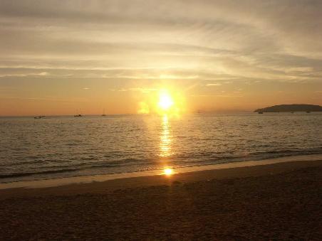 Romantischer Sonnenuntergang in Ao Nang