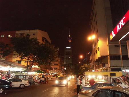 irgendwo in KL. Im Hintergrund der Manama Tower (glaube das ist der 3. groesste Tower weltweit)