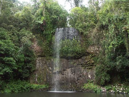 Milla Milla Wasserfall. An diesem Tag ist ihm leider das Wasser ein bisschen ausgegangen, war aber trotzdem ein gemuetlicher und schoener Fleck