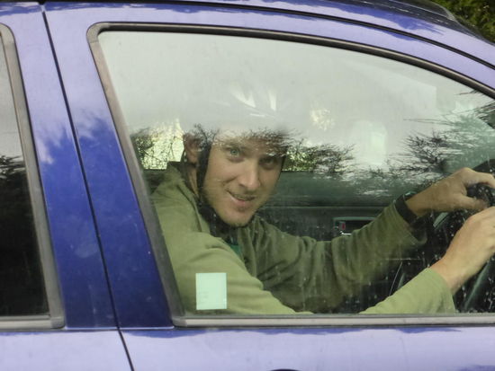 Neue Sicherheitsreglen in Neuseeland. Helmobligatorium für Autofahrer.