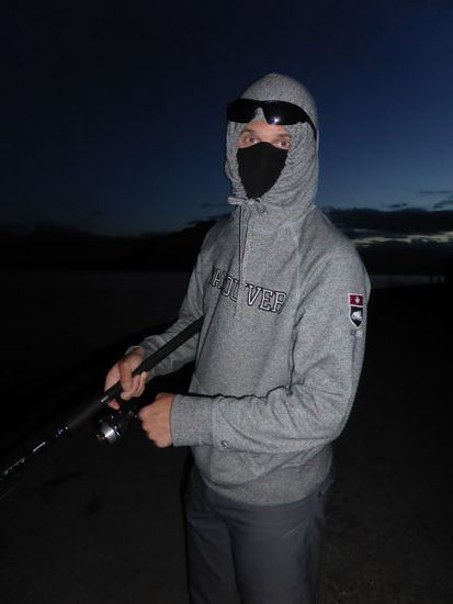 Nicht nur ein Kampf um einen Fisch, auch ein Kampf gegen die Sandflies