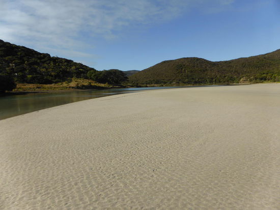 Fluss direkt am Campingplatz - super Strand für Frisbee-Fans