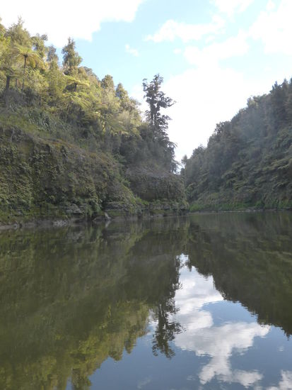 Wunderschöne Landschaft! 
Sogar im Handstand geniessbar dank der Spiegelung 