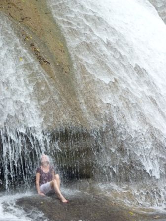 Anna dagegen nimmt eine "Volldusche".