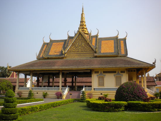 ein Gebäude im weitläufigen Königspalast