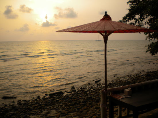 Die Terasse des Thor's Palace am White Sand Beach