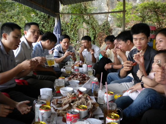 morgens, halb neun in chau doc.