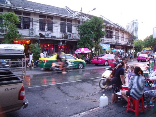 Tuk Tuks sind sehr begehrte Opfer, aber nur die Passagiere, die Fahrer werden gekonnt nicht gewaessert