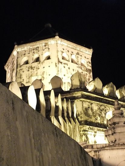 Letztes Jahr war dieser Turm noch strahlend weiß...