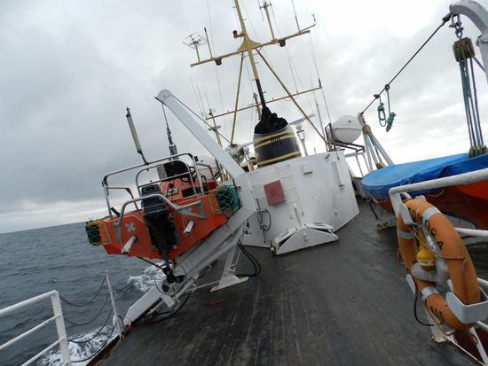 hier schon net mehr . Man achte auf die Schräglage des Bootes