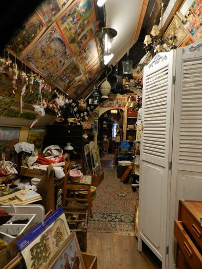 Besitzerin von dieser coolen alten Hütte war eine nette Dame. Ihre Schwachstelle. extremely Messie