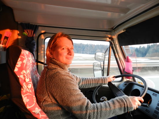 Während der Fahrt bitte nicht mit dem Fahrer sprechen und NEIN auch keine Fotos machen!