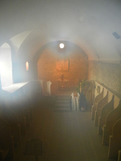 Cappella von Innen. - übelst  mit Weihrauch eingeräuchert