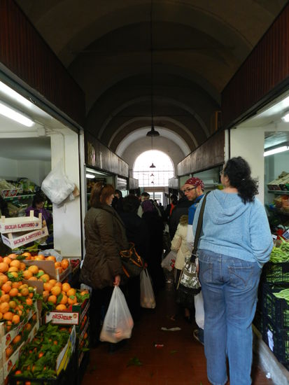 Markthalle.. da wars so eng man hat den Salat vor lauter Ragazzas net gesehn