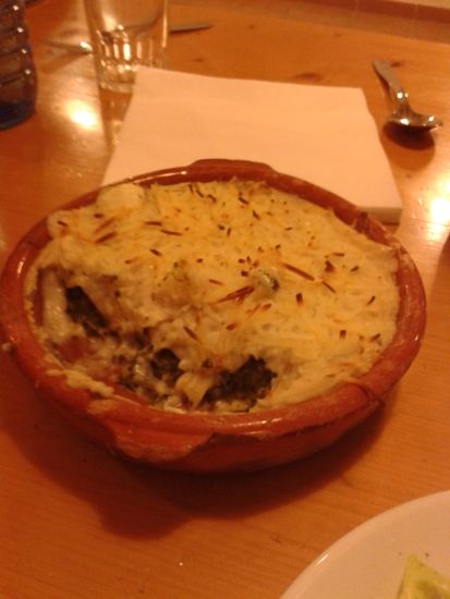 es gibt Spinatlasagne für die Veggies, Hackfleischsupper für die Andern und Vino Tinto für alle
En Gude