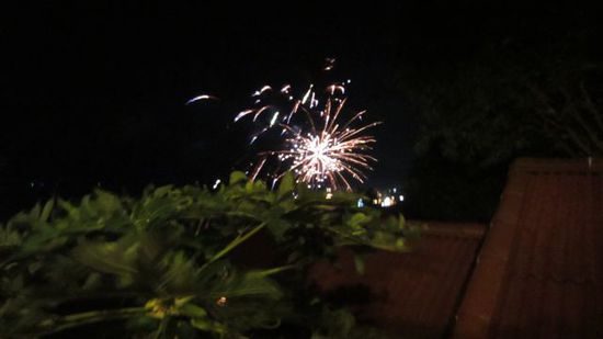 Mal wieder Feuerwerk! Ab Heiligabend durchgängig. Aber noch lange kein Maßstab für Sylvester! Hatten von unserem Bungi aus immer ne´super Sicht!
