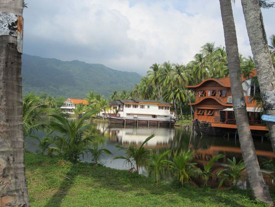 Floating-Houses