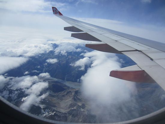 Anflug auf Neuseeland! Die Südinsel von oben. Da unten scheinen ein paar Hobbits zu sein 