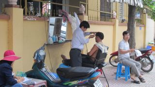 Friseursalon auf vietnamesisch! Großartig!