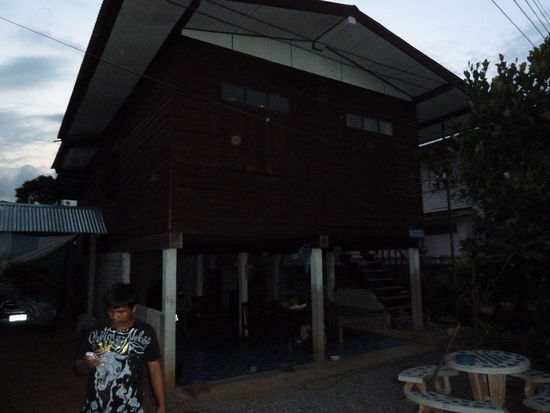 das Haus der Familie von Cousine Lucky in dem Heimatdorf nahe Sukothai