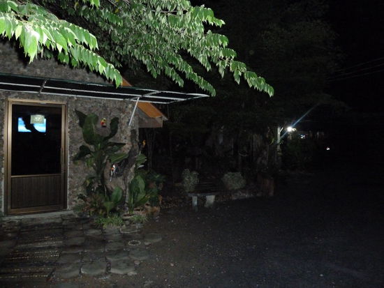 unser Karaoke Bungalow von aussen