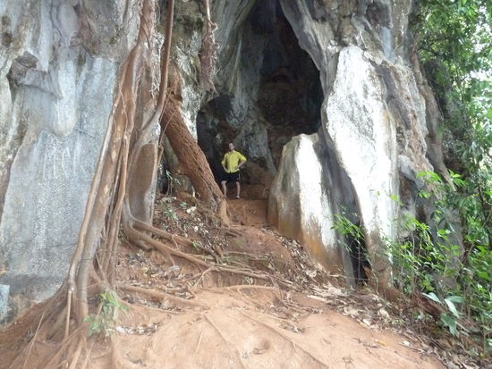 meine Wenigkeit vor der ersten Höhle