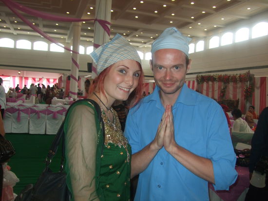 zum gemeinsamen Gebet mussten wir ein Kopftuch aufsetzen, die Sikh laufen dagegen ganztägig mit einer Kopfbedeckung herum