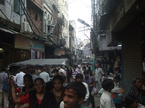überfüllte Strasse in Aggra