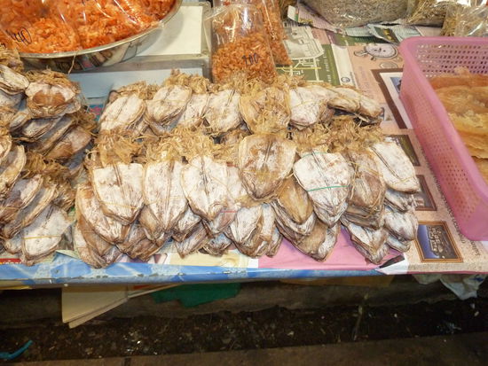 getrocknete Tintenfische und andere "Leckereien"